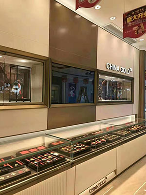 湖南這家的中國(guó)黃金珠寶店用了不銹鋼裝飾竟然火了